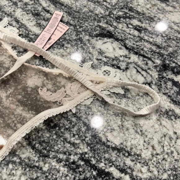 Victoria’s Secret V string Panty Large - Picture 7 of 9